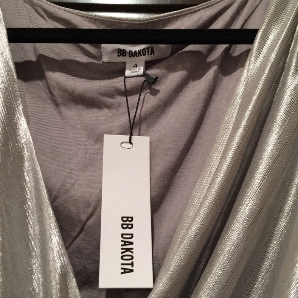 🌟HOST PICK🌟Stunning BB DAKOTA silver shimmering dress 👗 - Picture 3 of 5
